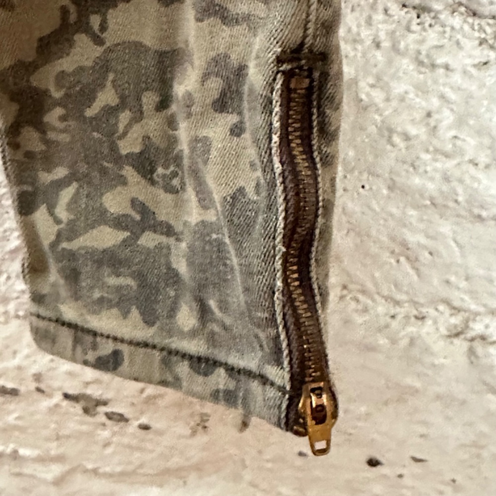 GUESS CAMO Guess Camo Jeans. The best Guess Camo skinny jeans, size 27. - Picture 8 of 10